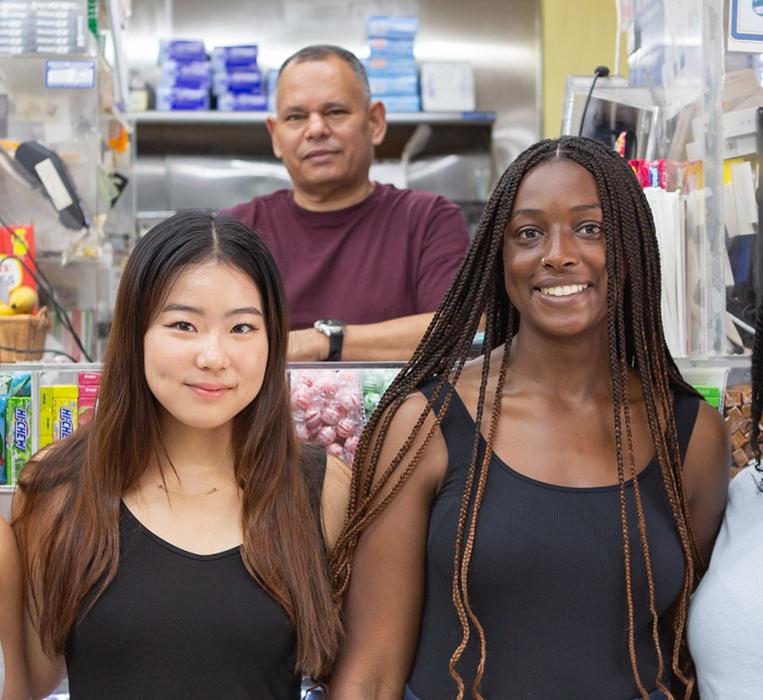 CHE interns in NYC shop