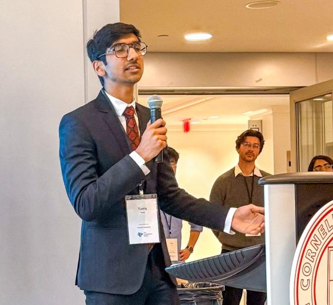 Yuvraj Sarda ’27 describes his contribution, Oasis, a website that aggregates ideas that people have for new ideas that others can pursue.