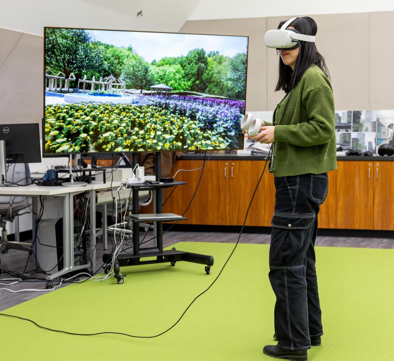 Lab worker tried olde adult VR demo in Kalantari lab 
