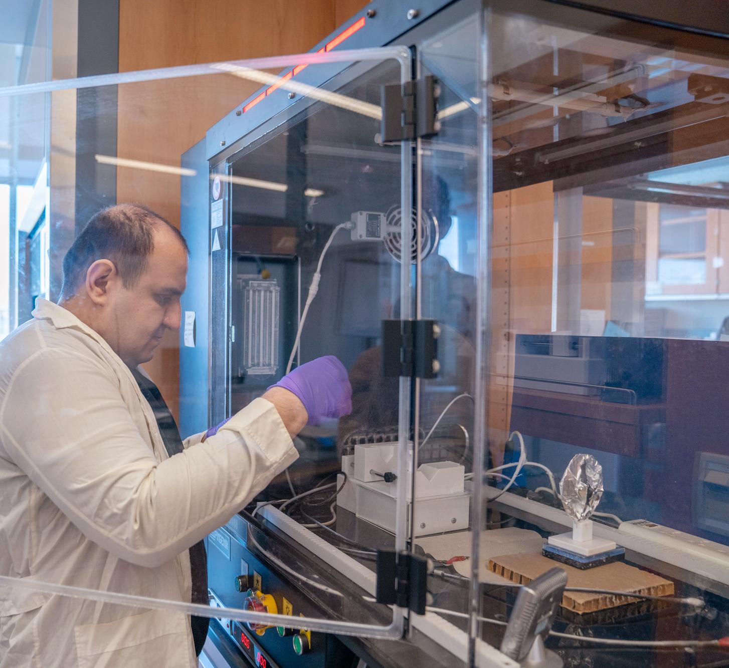 Mohsen Aliashi open an electrospinner