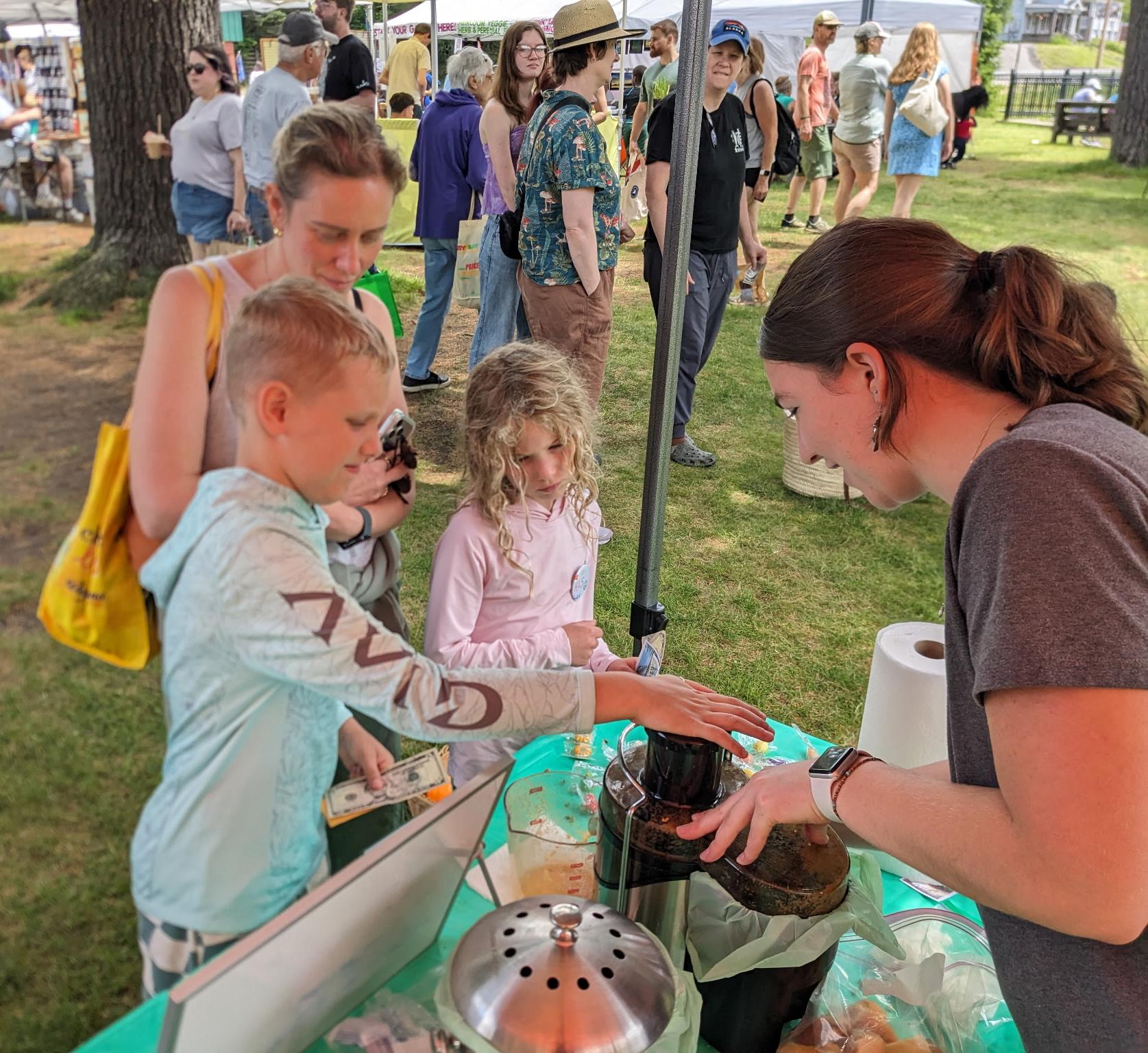 Reeve Applegate teaches kids to make carrot juice
