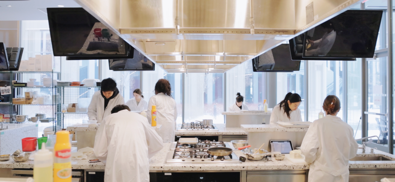 Students working in the Discovery Kitchen