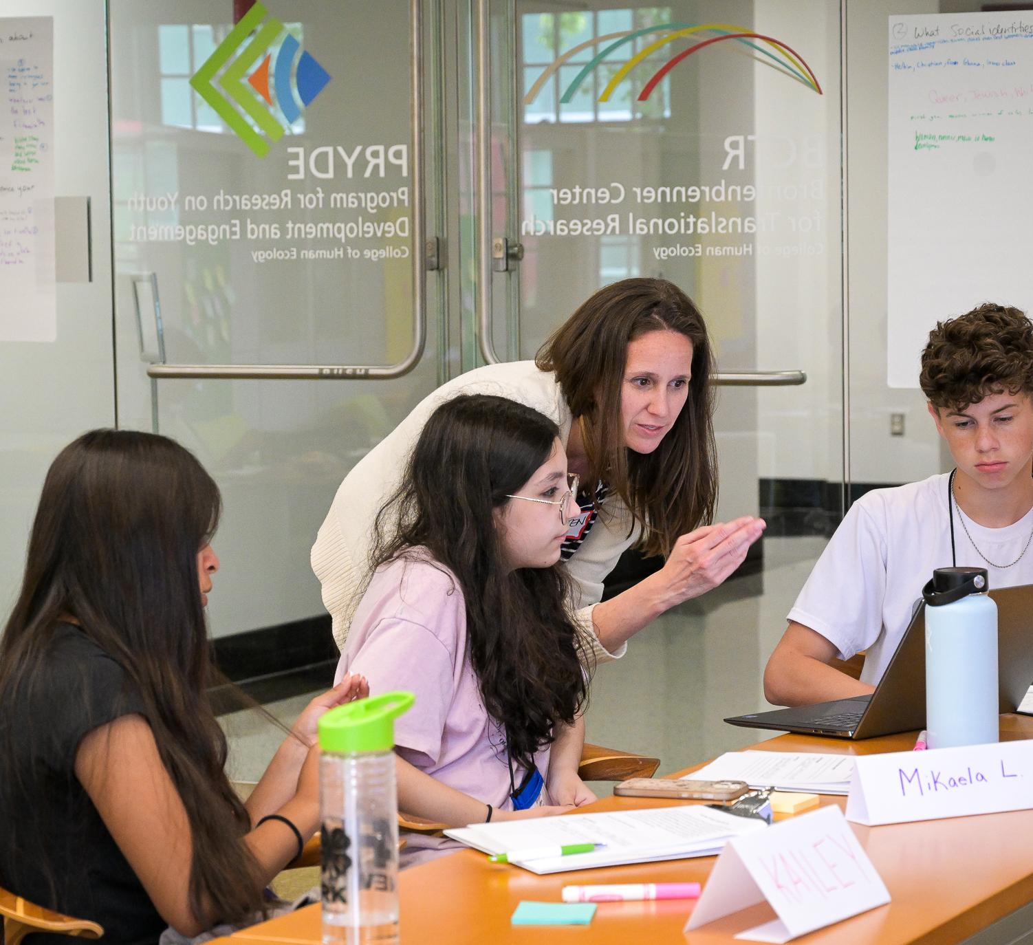 Kristen Elmor works with PRYDE students 