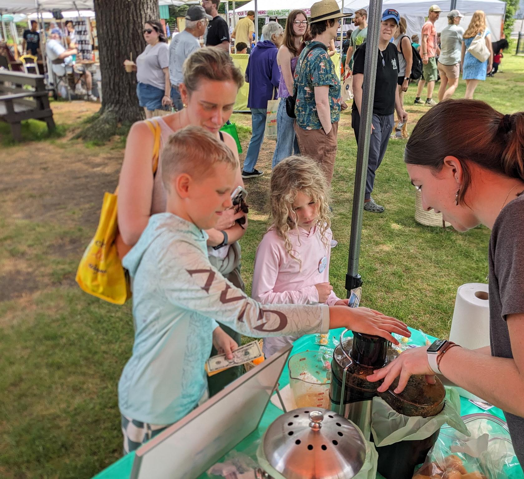 Reeve Applegate teaches kids to make carrot juice