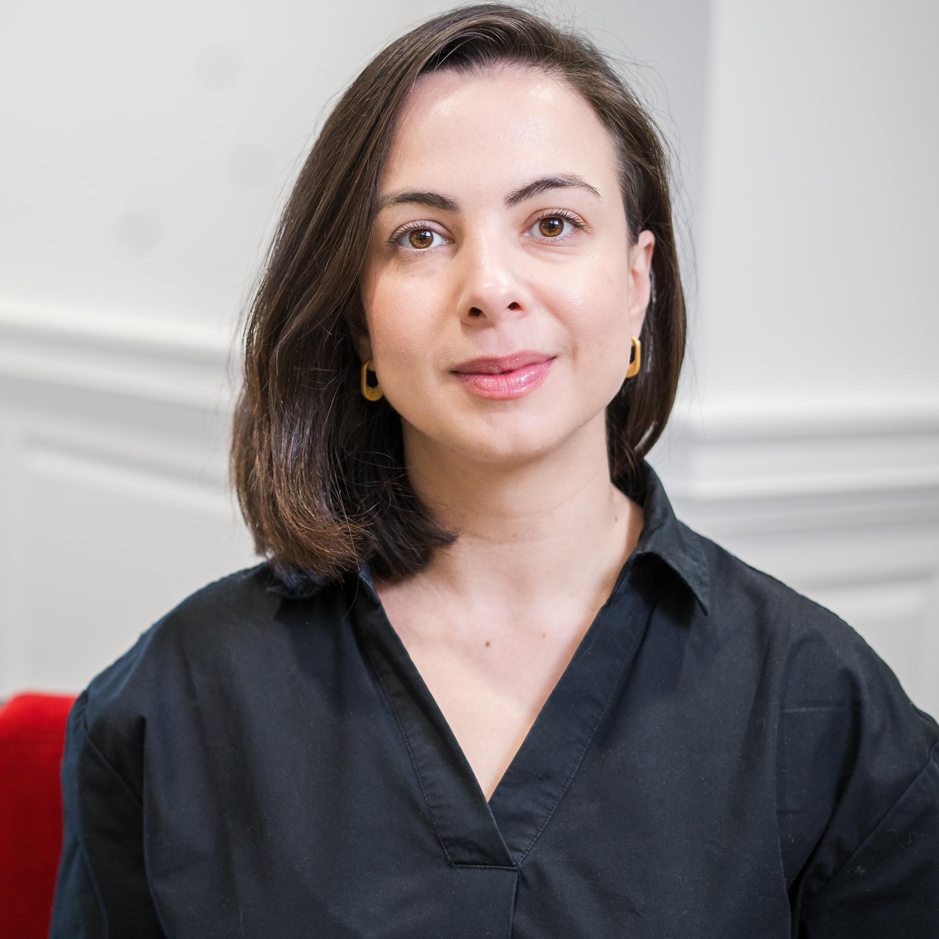woman wearing a black v-neck shirt 