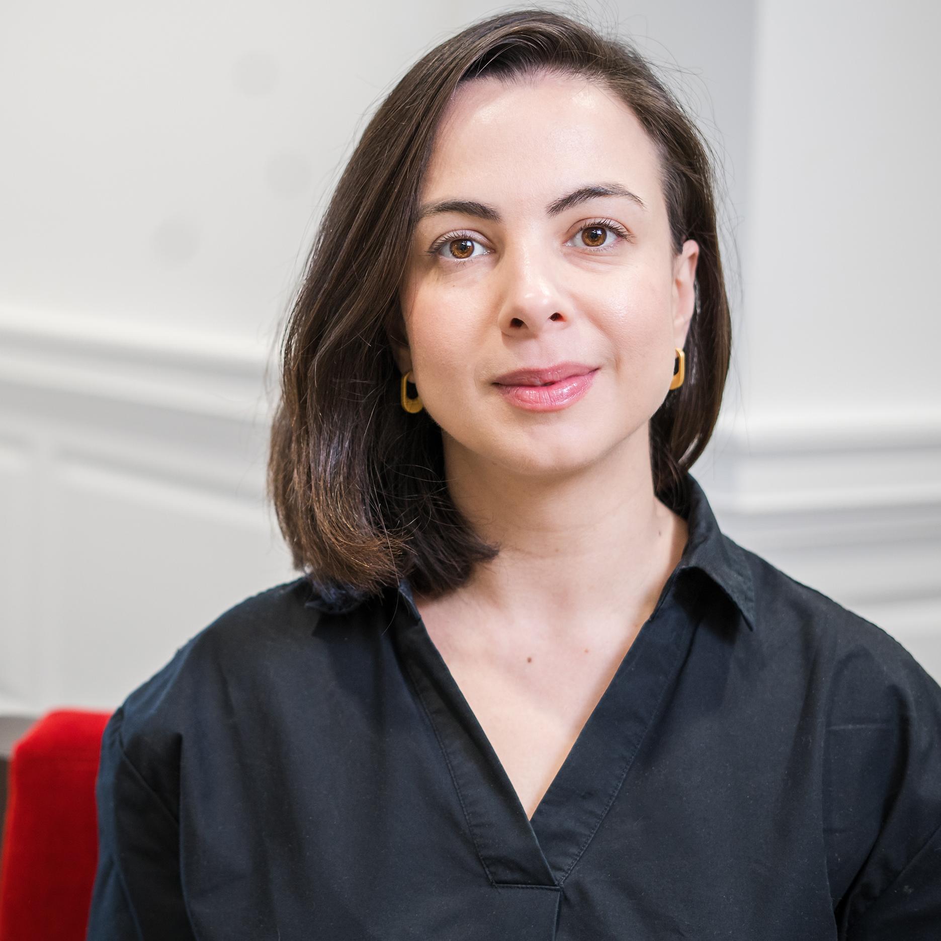 woman wearing a black v-neck shirt 